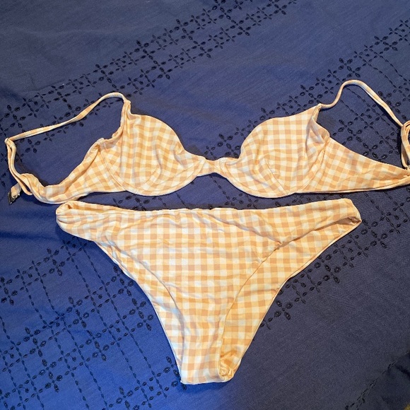 Kittenish Peach Bikini - Picture 6 of 7